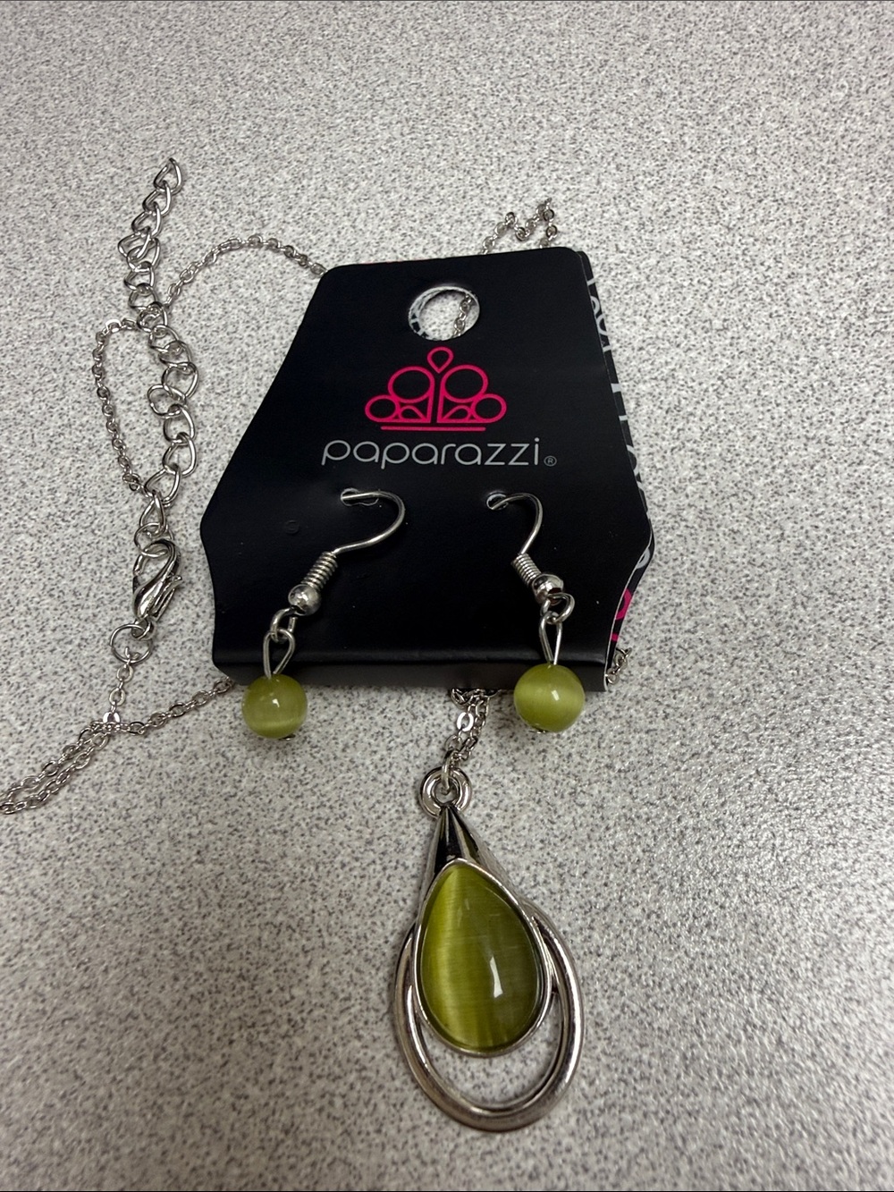 paparazzi Olive Green Teardrop Pendant Earrings Set